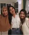 Pasangan selebriti Annisa Trihapsari dan Sultan Djorghi berhasil membuat rumah dengan mengusung konsep modern dan Islami. Berikut beberapa potret rumah pasangan yang menikah pada 2007 lalu ini.  Ada ruang Mekkah dan juga Medinah. [Youtube/Ochi Rosdiana]