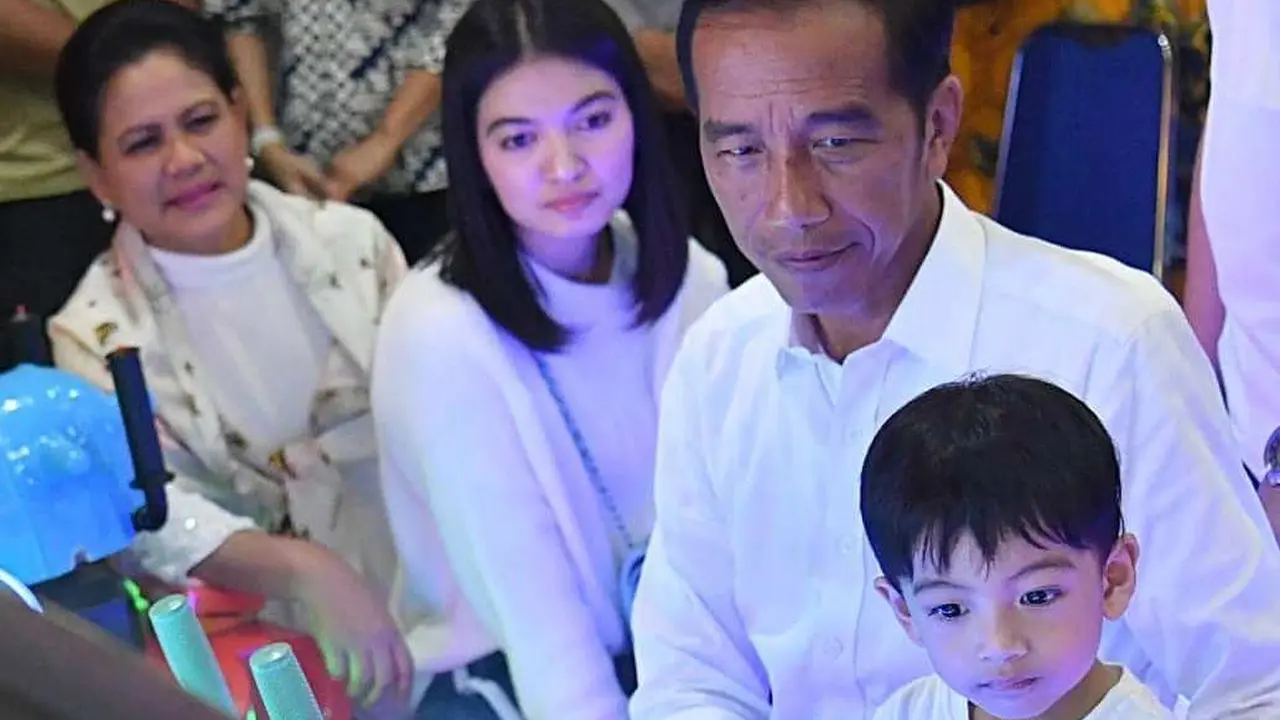 Presiden Jokowi mengunggah foto kebersamaannya dengan keluarga