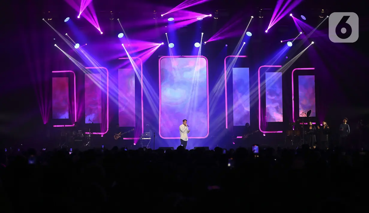 Solois Afgan tampil pada hari kedua BNI Java Jazz Festival 2022 di JIExpo Kemayoran, Jakarta Pusat, Sabtu (28/5/2022). Perhelatan musik BNI Java Jazz Festival 2022 digelar pada 27-29 Mei dengan menampilkan musisi-musisi dari dalam dan luar negeri. (Liputan6.com/Johan Tallo)