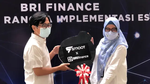 BRI Finance menggandeng PT Smoot Motor Indonesia (Smoot) meluncurkan Program Penggunaan Motor Listrik Untuk Kendaraan Operasional, di Lobby Menara BRILIAN Gatot Subroto, Jakarta Selatan, Selasa (21/6/2022).
