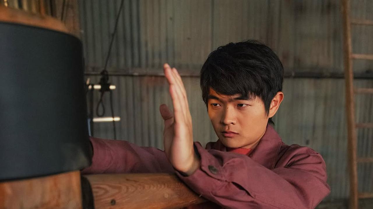 Jackie Chan Tampil Berkarisma Sebagai Guru Bela Diri Lewat Trailer 'KARATE KID: LEGENDS'