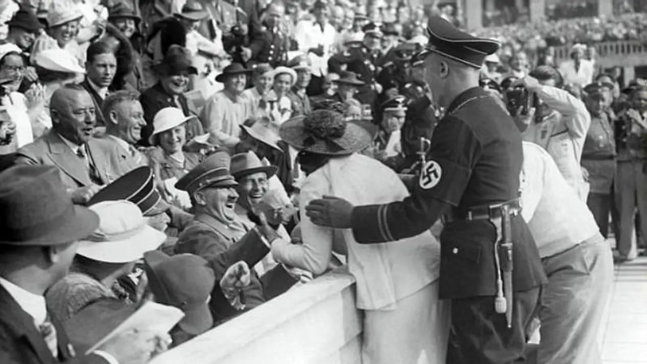 Carla de Vries, Wanita yang Berhasil Mencium Paksa Adolf Hitler