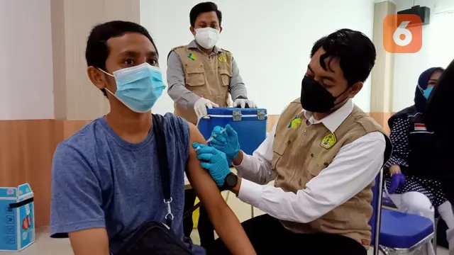 vaksinasi di Unisha palu