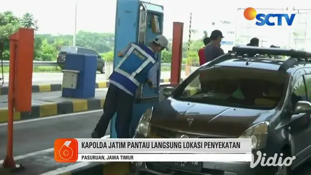 Kapolda Jawa Timur memantau langsung lokasi penyekatan, dan meminta kepada anggotanya untuk tetap bekerja sungguh-sungguh, dalam upayanya mengurangi penyebaran Covid-19 di titik rawan.