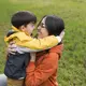 Perasaan khawatir kepada anak sebenarnya wajar karena muncul dari rasa sayang dan keinginan untuk melindungi. (Foto/dok: Freepik)