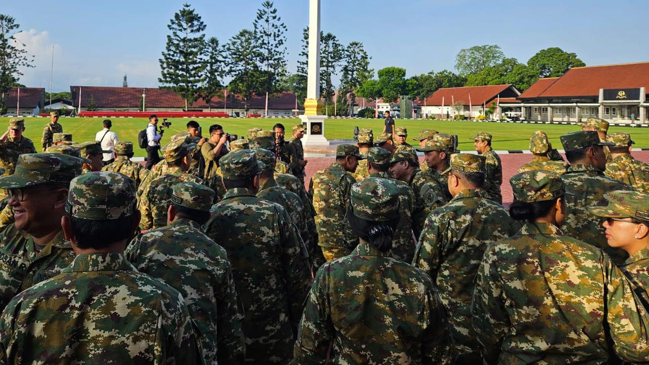 Hari Pertama Retreat di Akmil Magelang, Dua Alat Ini Dibawa Menteri saat Prabowo Beri Arahan