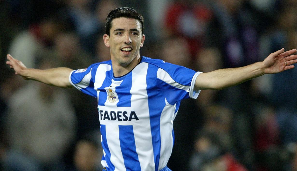 Roy Makaay. Striker kelahiran 9 Maret 1975 ini menjadi top skor di Liga Spanyol saat memperkuat Deportivo La Coruna pada musim 2002/2003 dengan torehan 29 gol. Bahkan dengan tambahan gol di ajang lain, ia mampu merebut penghargaan Sepatu Emas Eropa di musim yang sama. (AFP/Lluis Gene)