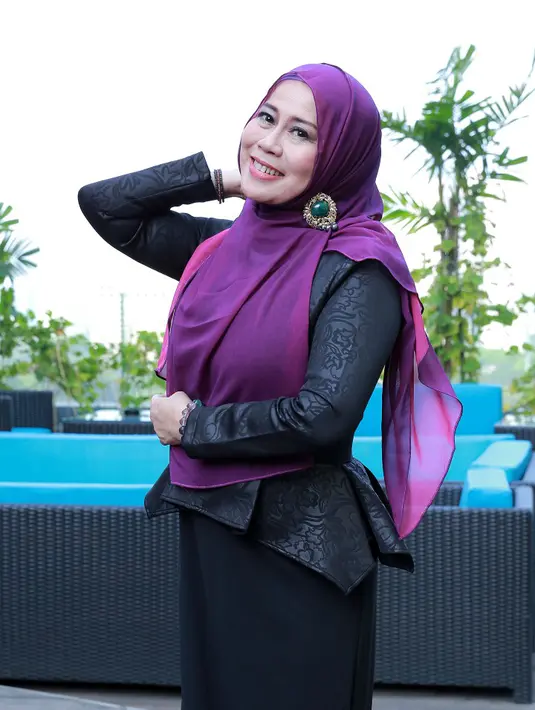 emilik nama lengkap Raden Ayu Dewi Pujiati ini menilai penyanyi yang mempunyai album akan terus berkarya, walaupun zaman telah berubah. (Galih W. Satria/Bintang.com)