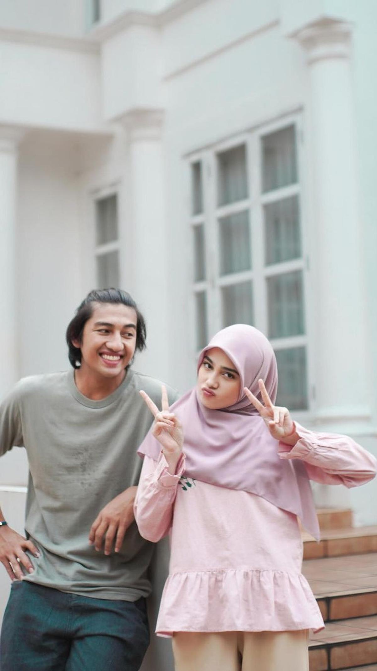 Dalam sinetron Saleha, Syifa Hadju beradu peran dengan Harris Vriza sebagai Nando.