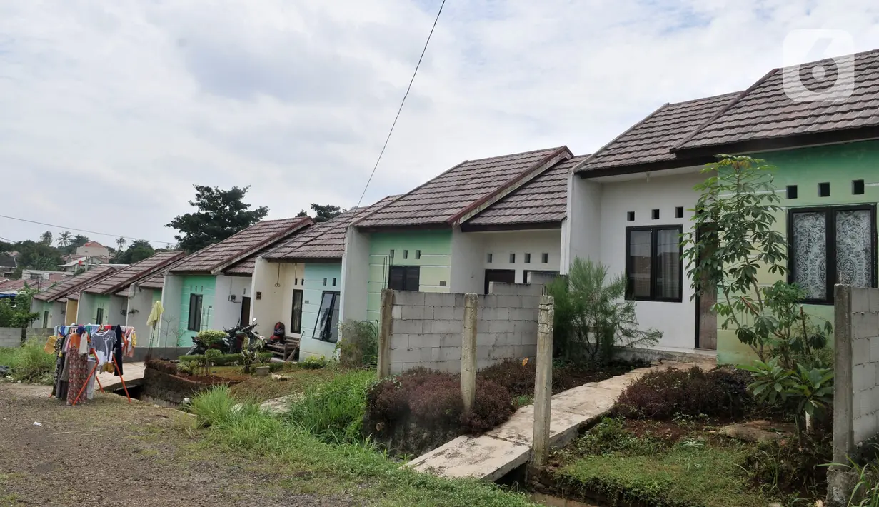 Suasana perumahan bersubsidi Green Citayam City, Bojong Gede, Bogor, Selasa (18/2/2020). Real Estate Indonesia mencatat Masyarakat Berpenghasilan Rendah untuk tahun 2020 membutuhkan sekitar 260 ribu unit rumah dengan nilai subsidi mencapai Rp29 triliun. (merdeka.com/Iqbal S Nugroho)