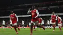 Striker Arsenal, Eddie Nketiah (tengah) berselebrasi setelah mencetak gol pembuka timnya ke gawang Manchester United pada pertandingan lanjutan Liga Inggris di stadion Emirates di London, Minggu (22/1/2023). Di pertandingan ini, Nketiah mencetak dua gol pada menit ke 24 dan 90. (AP Photo/Ian Walton)