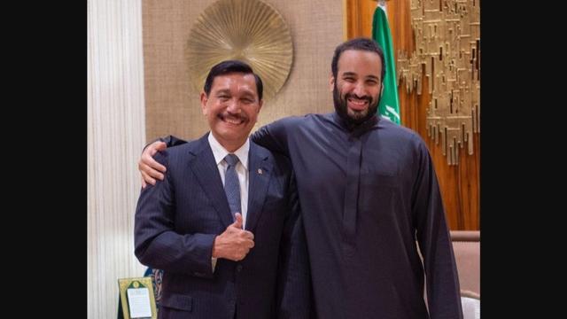 Menko Marves Luhut Binsar Pandjaitan bersama Putra Mahkota Arab Saudi, Pangeran Mohammed Bin Salman (MBS).