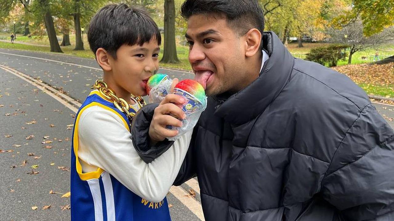 Sebagai keponakan online yang dicintai netizen, kedekatan Fadil Jaidi dengan kakak beradik ini terlihat begitu nyaman di media sosial, menarik perhatian banyak.