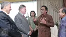 Wakil Ketua MPR Oesman Sapta (kedua kanan) saat menerima Kunjungan Duta Besar Brasil untuk Indonesia Rubem Antonio Correa Barbosa (jas abu abu) di ruang Pimpinan Komplek Parlemen Senayan, Jakarta, Senin (28/3). (Liputan6.com/Angga Yuniar)