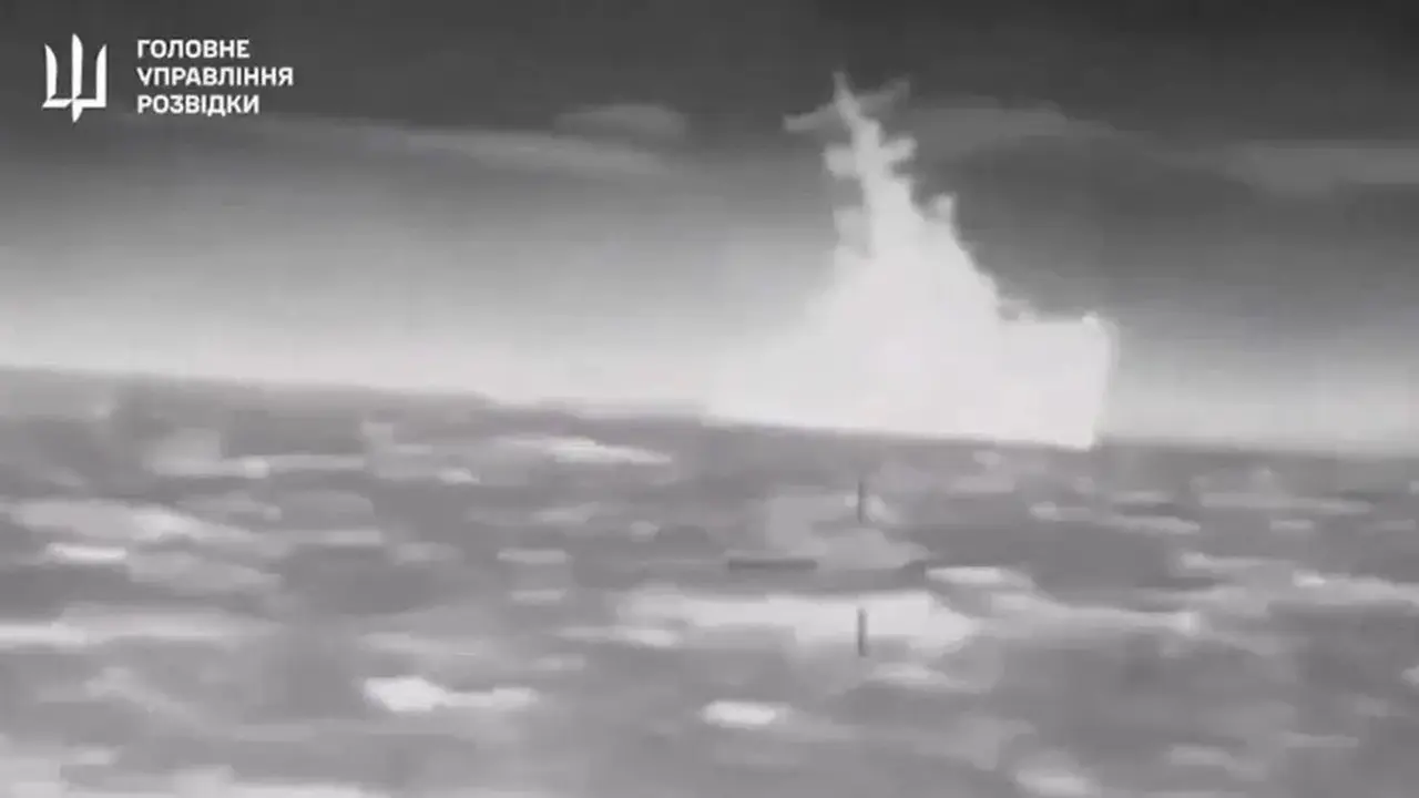 Video Ukraina menunjukkan kapal rudal yang terkena serangan. (UKRAINIAN MILITARY INTELLIGENCE)