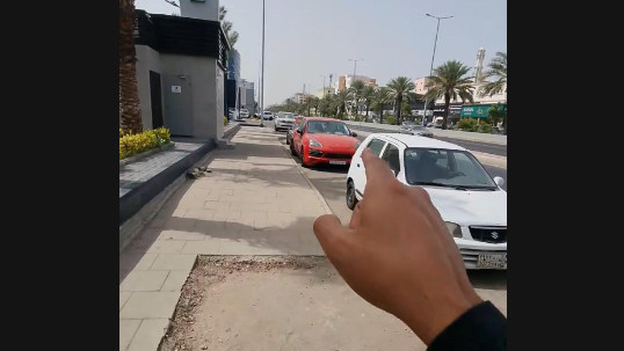 Orang Arab Seenaknya Tinggalkan Bentley Hingga Jaguar di Pinggir Jalan Sampai Bulukan