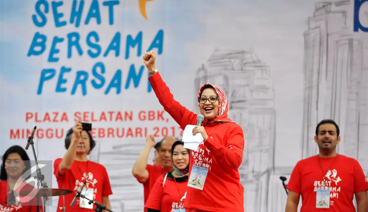 Ketua Umum PB Persani, Ilya Avianti membuka acara senam bersama di Plaza Selatan Gelora Bung Karno (GBK), Minggu (5/2). Dalam acara ini juga, Ilya Avianti berharap Persani mendapat dukungan dari dari masyarakat luas. (Liputan6.com/Yoppy Renato)