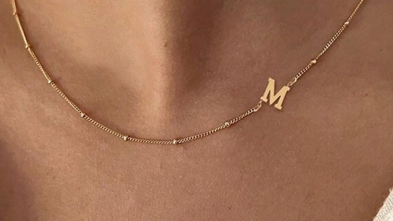 Ilustrasi Kalung Custom Inisial (©Pinterest)