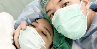 Audy Marissa dan sang suami, Anthony Xie kini sedang berbahagia karena sudah menjadi orangtua. Rabu, 7 April 2021, dini hari, Audy melahirkan anak pertamanya.  (Instagram/anthonyxie_)