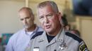 Sherrif Douglas County, John Hanlin memberi keterangan ke media setelah penembakan di Umpqua Community College di Roseburg, Oregon, AS, Kamis (1/10/2015). 13 orang tewas dan sekitar 20 lainnya terluka akibat kejadian tersebut. (REUTERS/Steve DiPaola)