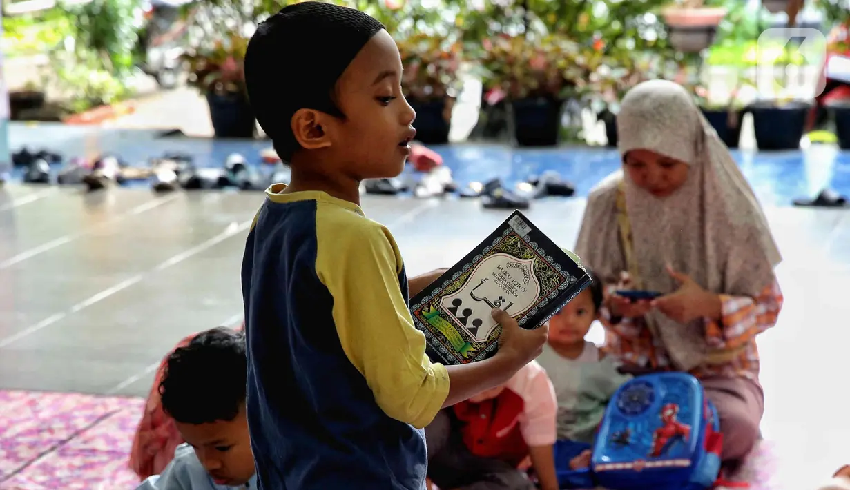 Pesantren kilat ini juga dibuka untuk anak usia 4-12 tahun secara cuma-cuma alias gratis. (Liputan6.com/Angga Yuniar)