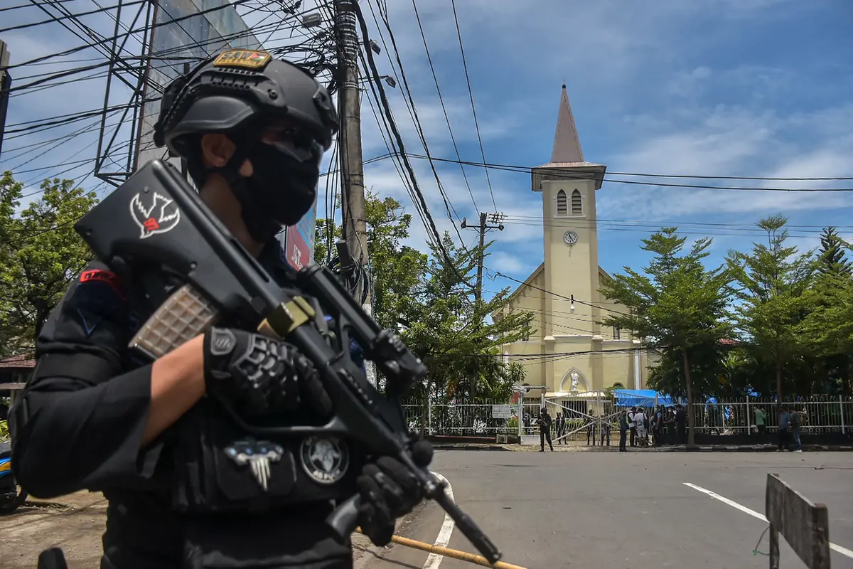Suasana Mencekam Gereja Katedral Makassar Usai Ledakan Bom