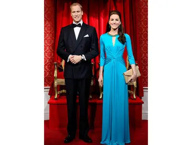 Setelah dua tahun, patung lilin Pangeran Williams dan Kate Middleton diberi tampilan baru, London, Rabu (2/7/14). (AFP PHOTO/Leon Neal)