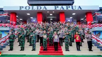 Kapolri Jenderal Listyo Sigit Prabowo, Panglima TNI Laksamana Yudo Margono hingga Kepala Staf TNI AD, AL dan AU meresmikan gedung baru Polda Papua, Minggu (8/1/2023). (Ist)