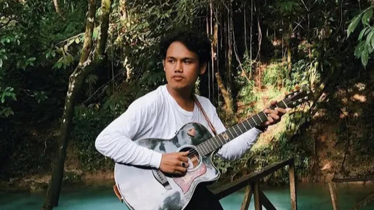 6 Potret Dimansyah Laitupa Tunangan Salma Salsabil saat Manggung, Ternyata 2 Kali Ikut Audisi Indonesian Idol