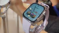 Satu di antara produk displat Watch Fit 4 Series yang bisa memberikan bantuan maksimal bagi para atlet atau orang biasa dalam menaklukkan kegiatan berolahraga.  (FOTO / Nurfahmi Budi)