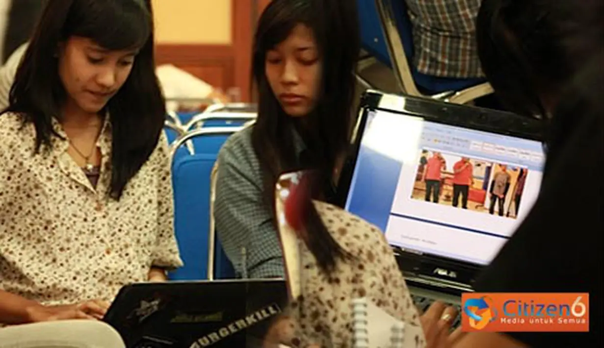 Peserta lomba Citizen Journalism sedang berdiskusi. (Pengirim : Ady Permadi)