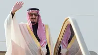 Raja Arab Saudi, Salman bin Abdulaziz saat menghadiri Gulf Cooperation Council di ibukota Bahrain Manama. (AFP Photo/ Stringer)