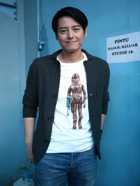 Tahun 2018 tinggal menghitung hari, Roger berharap menjadi pribadi yang lebih baik lagi. Ia tidak menjadikan tahun baru nanti untuk mencari pendamping hidup atau menikah. (Nurwahyunan/Bintang.com)