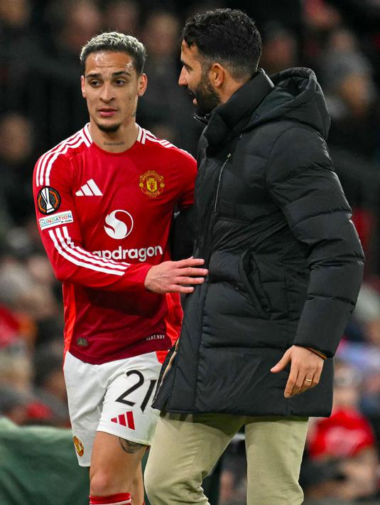 Di babak kedua, Manchester United mencoba tampil agresif dan mengendalikan pertandingan. (Oli SCARFF/AFP)
