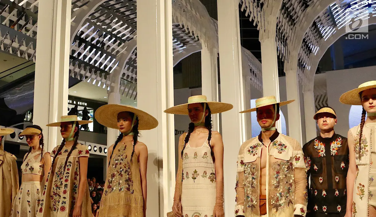 Sederet model cantik dalam acara Senayan City Fashion Nation 12th Edition di Jakarta, Rabu (11/4). (Liputan6.com/Immanuel Antonius)