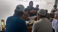 Kalung Jadi Bukti Identitas Jenazah Kusminar Korban Zahro Expres