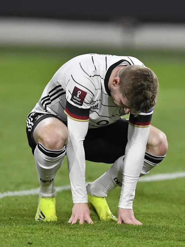 Ekspresi kekecawaan pemain Jerman Timo Werner