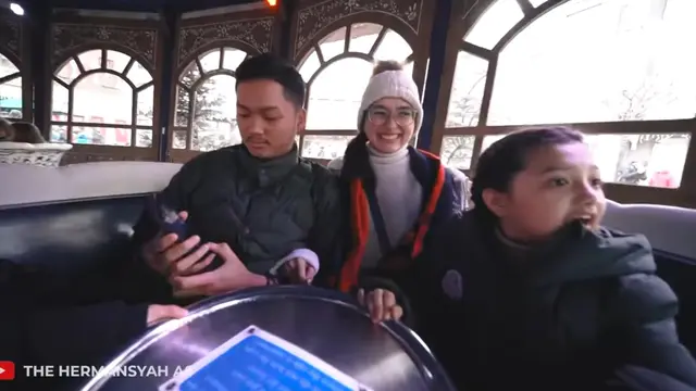 Azriel Hermansyah dan Sarah Menzel di Eropa