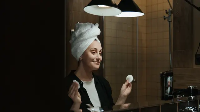 5 Cara Pakai Micellar Water yang Benar agar Wajah Bersih Maksimal dan Terhindar dari Jerawat