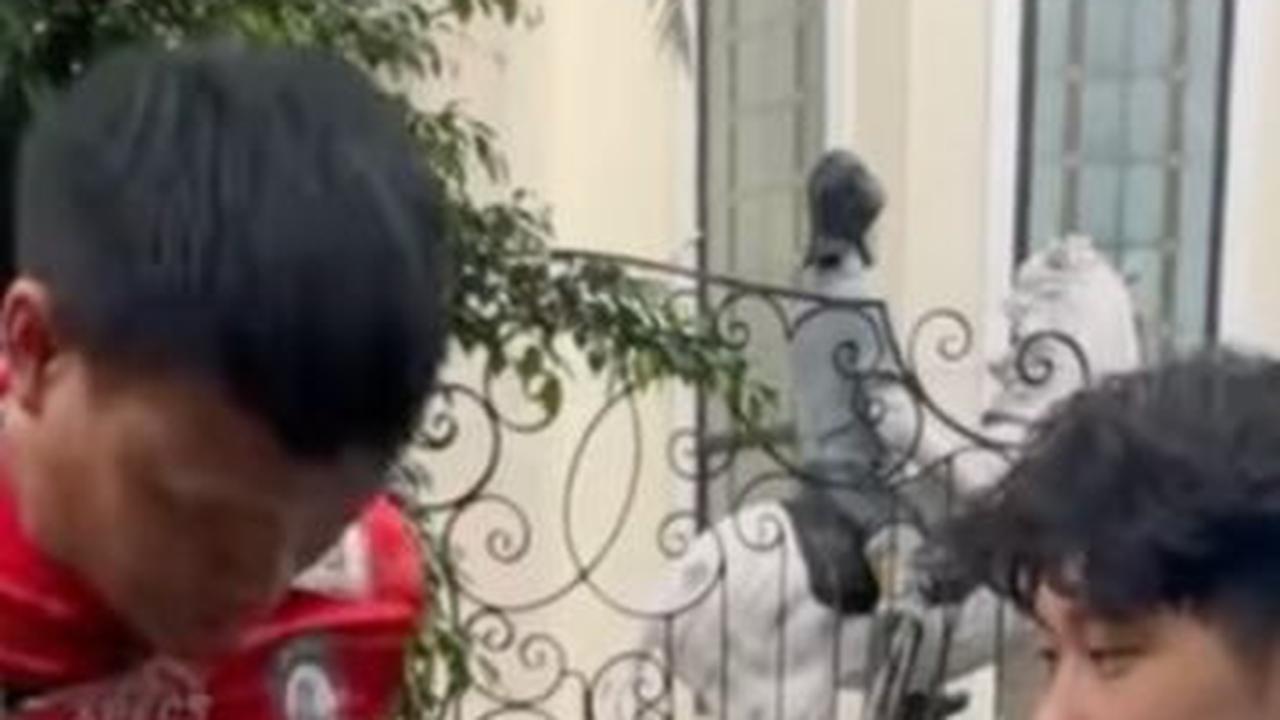 Kurnia Meiga Jual Medali dan Jersey Timnas, Momen Influencer Willie Salim Borong Semua Dagangan Viral