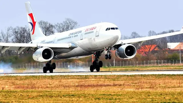 Pesawat China Eastern Airlines.