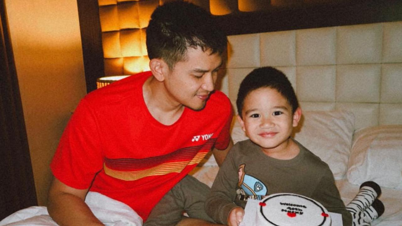 Momen Manis Kejutan Ulang Tahun ke-40 Rezky Aditya dari Citra Kirana dan Sang Anak