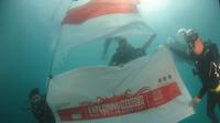 Upacara bawah laut memperingati HUT RI ke-77 di perairan Mandeh, Kabupaten Pesisir Selatan, Sumatera Bara