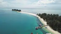 Menginap di Tepi Pantai, Lalu Menjelajah Sisi Lain Morotai