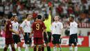 Wayne Rooney mendapat kartu merah setelah menginjak Ricardo Carvalho saat Inggris bertemu Portugal di perempat final Piala Dunia 2006. Inggris akhirnya kalah lewat adu penalti. (www.squawka.com)