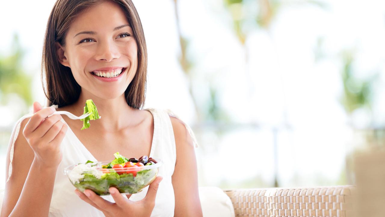 Tips Pola Diet yang Tepat untuk Cegah Jerawat Muncul Saat PMS, Terapkan Mulai Sekarang!