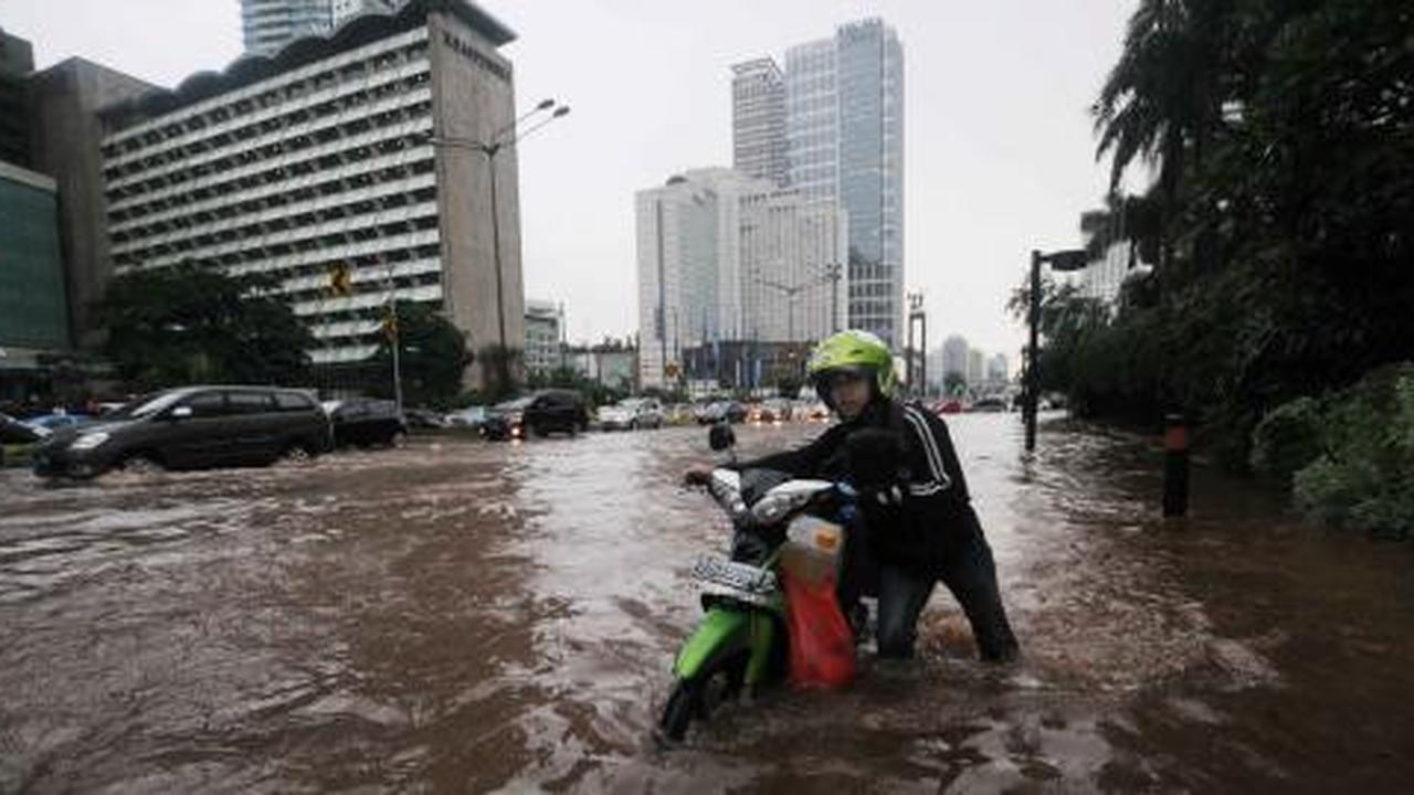 Banjir lumpuhkan Jakarta, Jokowi dianggap gagal