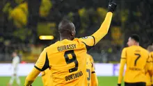 Pemain Borussia Dortmund, Serhou Guirassy, bereaksi usai mencetak gol dalam laga leg pertama playoff fase gugur Liga Champions antara Borussia Dortmund melawan Atalanta, Rabu (18/2/2026). (AP Photo/Martin Meissner)