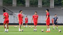 Sejumlah pemain Timnas Indonesia melakoni latihan resmi menjelang laga FIFA Series 2026 melawan St Kitts and Nevis di Stadion Madya, Senayan, Jakarta, Kamis (26/03/2026). (Bola.com/M Iqbal Ichsan)