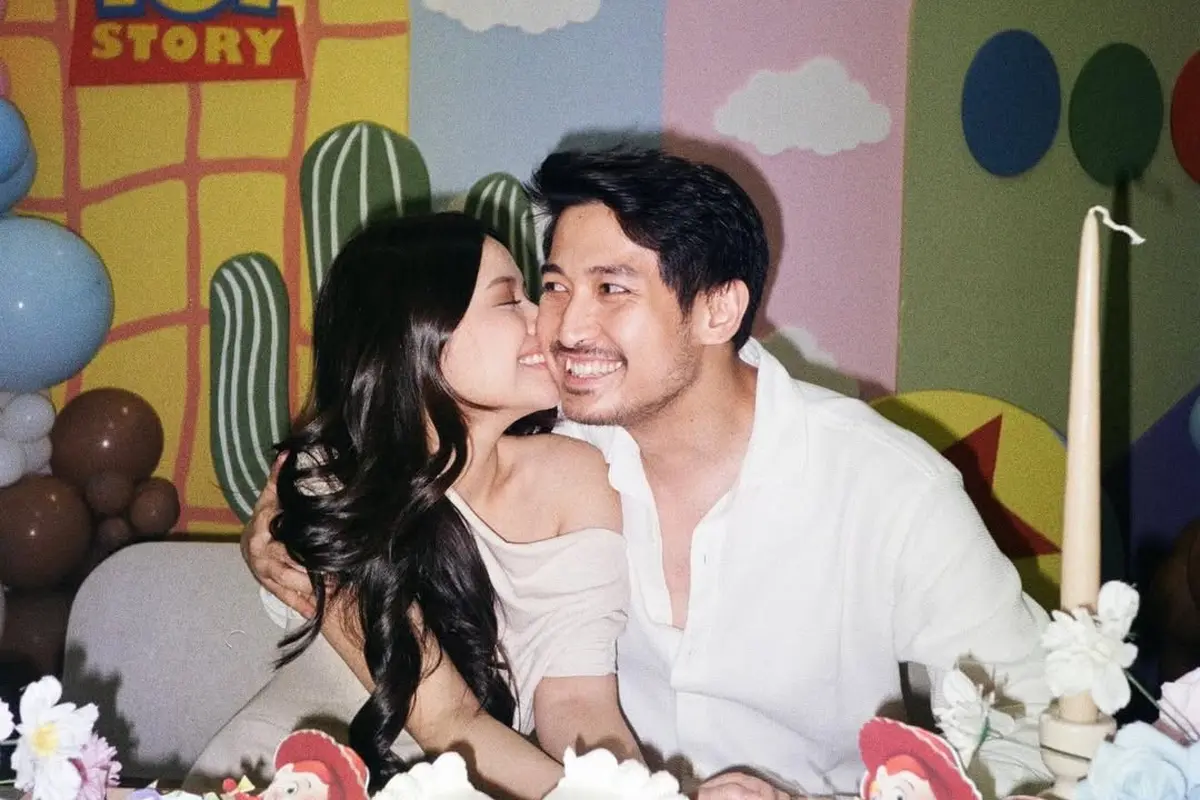 Gaya Minimalis Hanggini dan Luthfi Aulia Saat Gelar Gender Reveal Bertema Toy Story